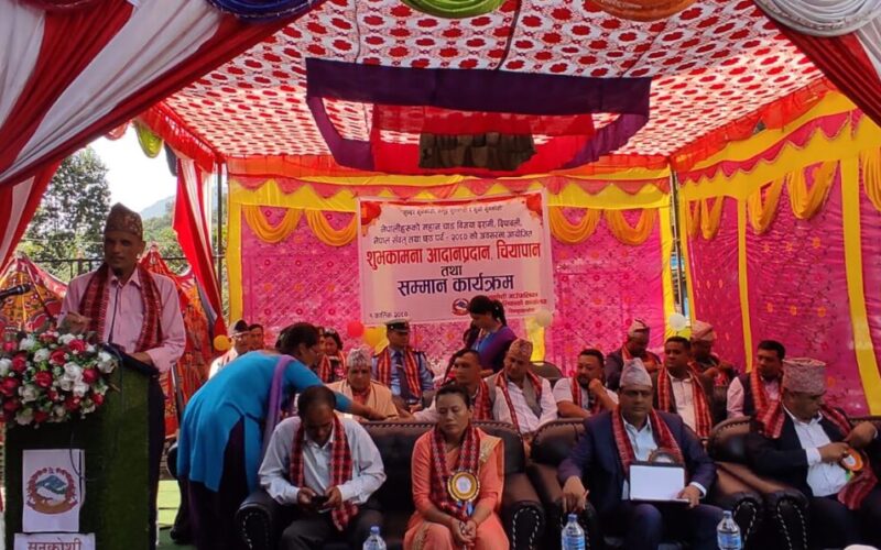 सुनकोशी गाउँपालिकाद्धारा दशैको अवसरमा शुभकामना आदानप्रदान,पत्रकार पौडेल सम्मानित