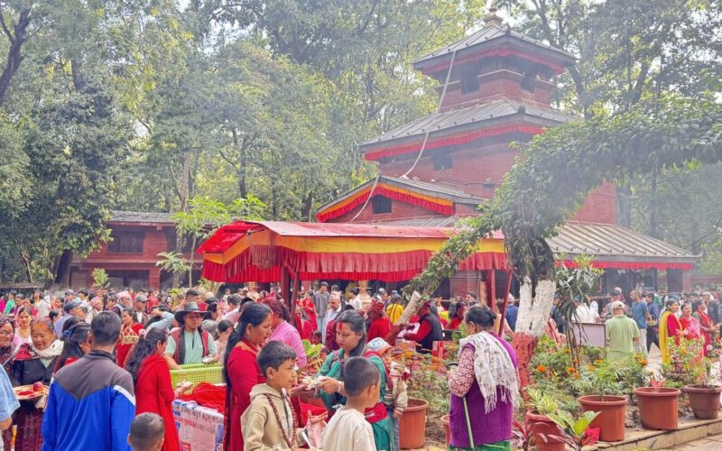 बागलुङ–कालिकामा दर्शनार्थीको भिड