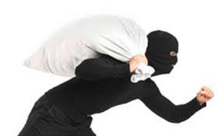 प्रहरीको पोशाकमा आएका चोरले मच्चाए आतंक