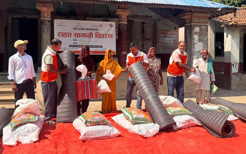 एकडारा र सम्सीका बाढी पिडितलाई राहत वितरण