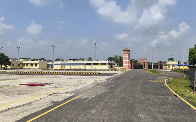 सञ्चालनमा आएको राजविराज बसपार्क पुनः सुनसान