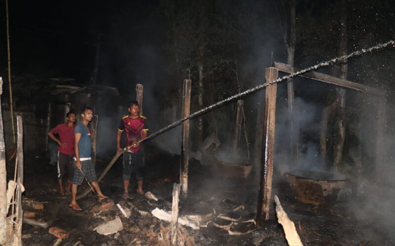 रुपनीमा भीषण आगलागी : छ घर जलेर नष्ट, ५० लाखभन्दा बढीको क्षति