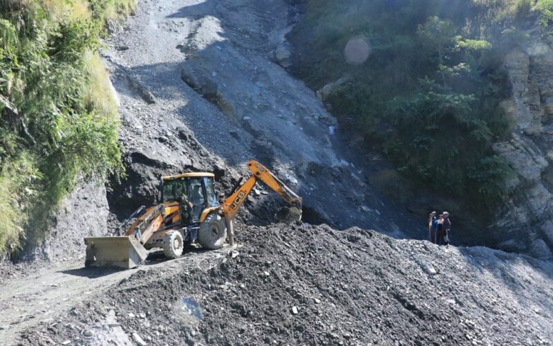 सञ्चालन हुन थाल्यो बेनी–दरवाङ सडक
