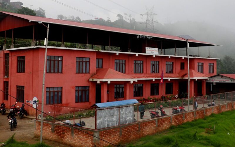 अस्थायी र करार सेवाका कर्मचारी हटाउँदै पालिका