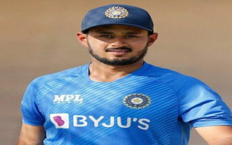 भारतीय क्रिकेटर प्रियाङ्क कर्णालीमा अनुबन्ध