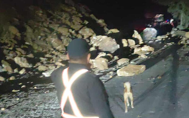 पहिरोले अवरुद्ध भएको पृथ्वीराजमार्ग दुईतर्फी खुल्यो