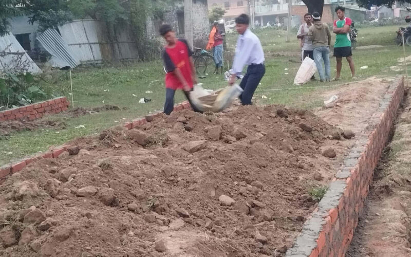 खेलाडी आफैले  क्रिकेट पिच निर्माण