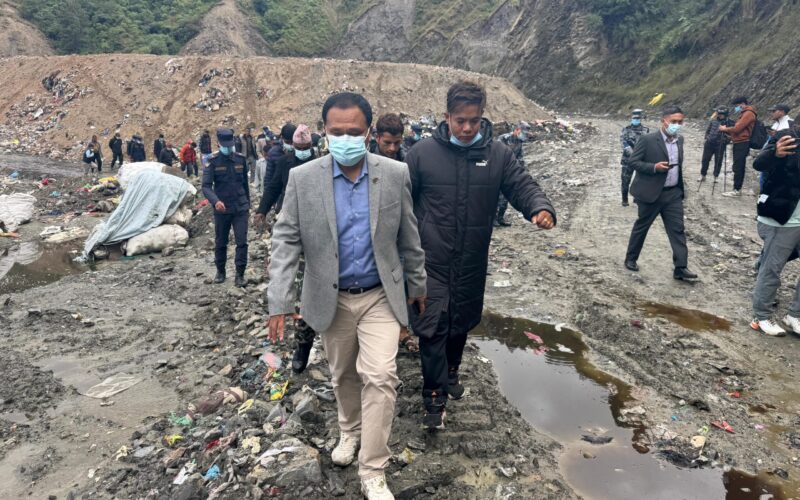 काठमाडौंको फोहोर फाल्न अवरोध हट्यो : गाडी सञ्चालन