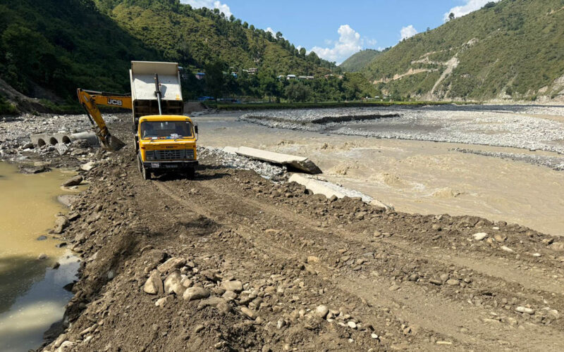 तीन दिनदेखि अवरुद्ध बिपी राजमार्ग सञ्चालन