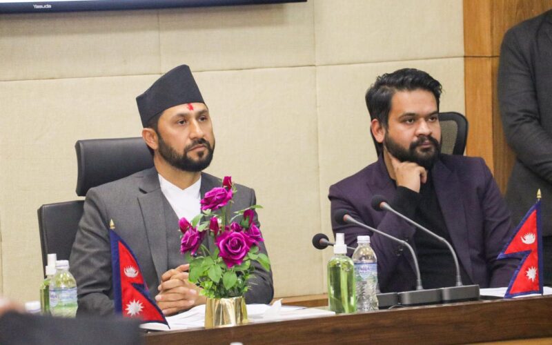 बैठलस्थलबाट बाहिरिँदै रविले भने– छलफल सकारात्मक भयो