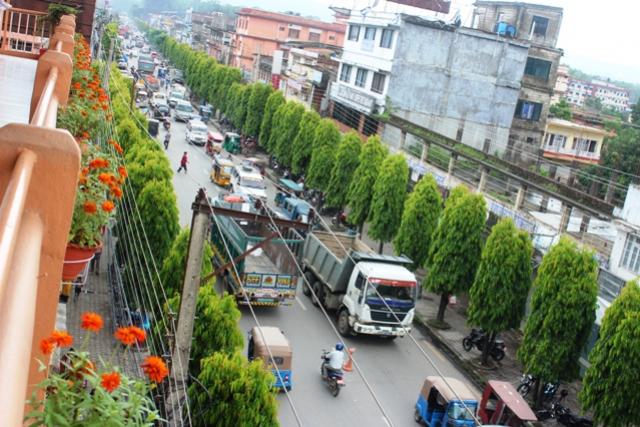 हेटौंडामा सडक विस्तार रोकियो