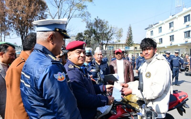 उपत्यकाबाट हराएका ५० वटा मोटरसाइकल र स्कुटर धनीलाई हस्तान्तरण