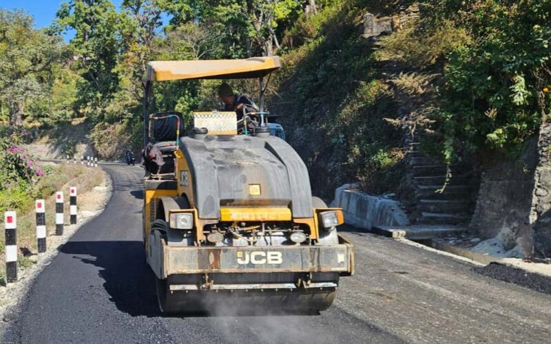 घुम्ती–चिसापानी सडक कालोपत्रे