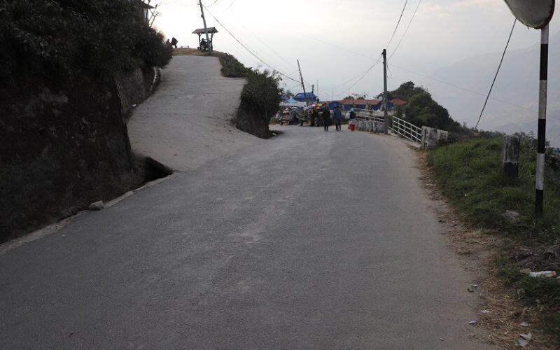 मेची राजमार्गमा सडक र विद्युत ६ घण्टा बन्द