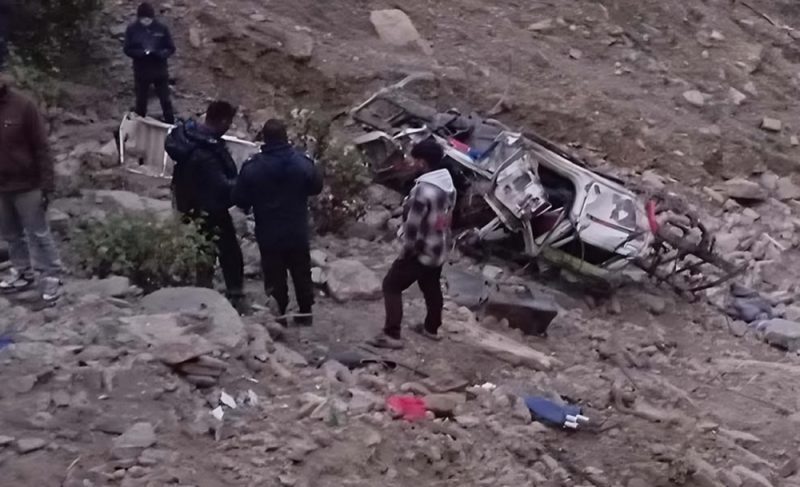 सल्यानको कपुरकोटमा जिप दुर्घटना : चालकको मृत्यु, तीन घाइते