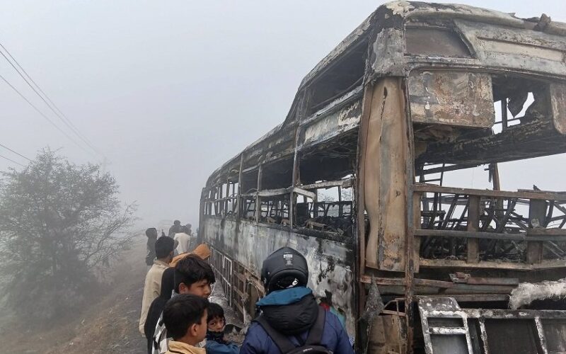 कपिलवस्तुमा गुडिरहेको बसमा आगलागी, सबै यात्रु सकुशल