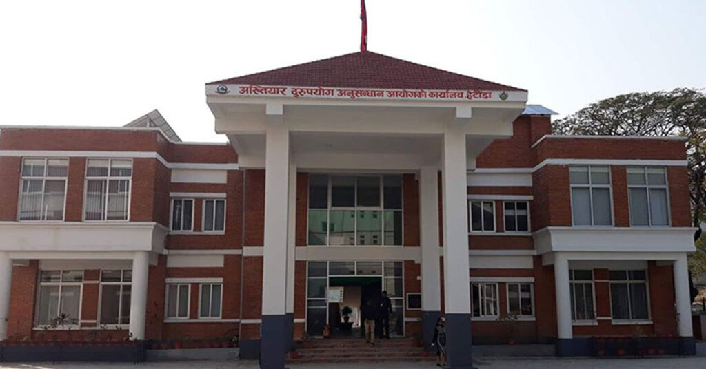 यातायात कार्यालयमा अख्तियारको छापा : घुससहित अधिकृत र बिचौलिया पक्राउ