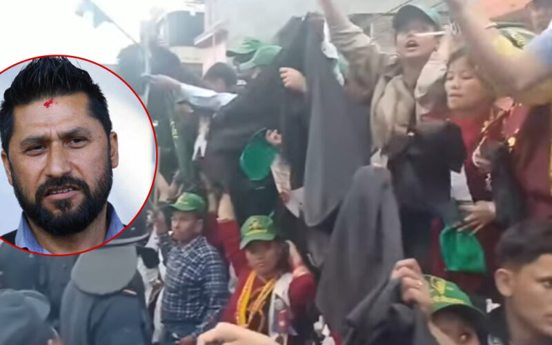 कुलमानका कार्यकर्ताले रविलाई कालो झण्डा देखाए