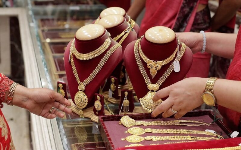 सुनको मूल्य बढ्यो, चाँदीको घट्यो