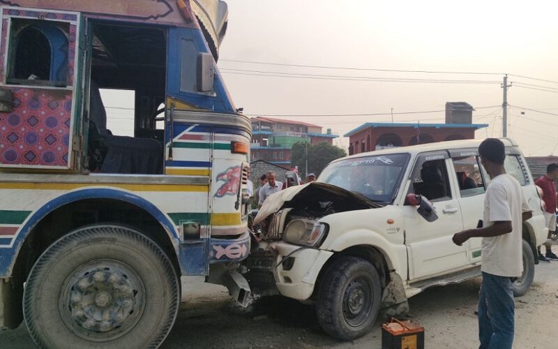 ट्रक–स्कारपियो ठक्करमा आठ जना घाइते