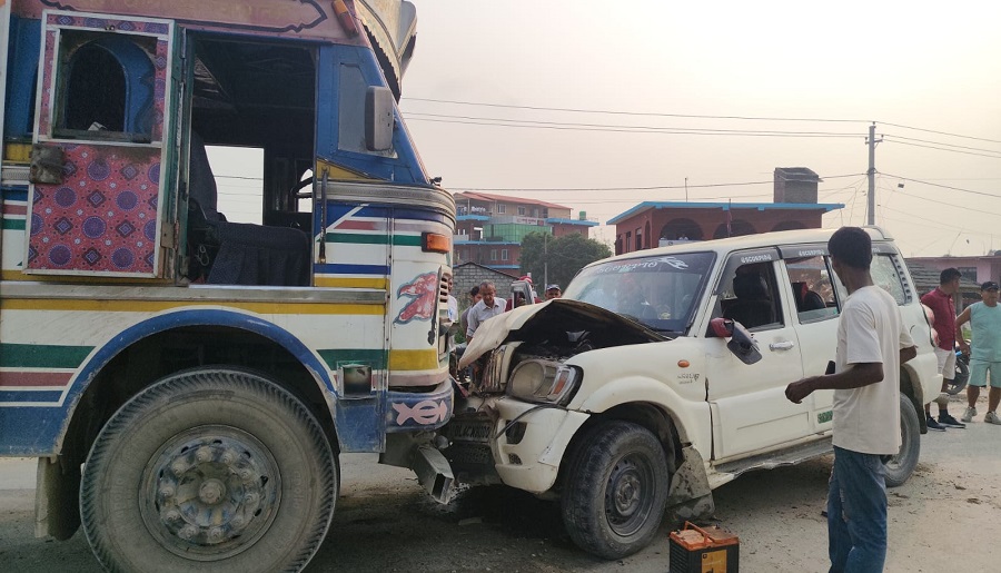 ट्रक–स्कारपियो ठक्करमा आठ जना घाइते