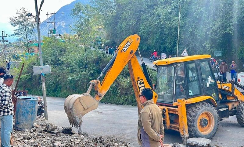 रुकुमपूर्वमा पनी चल्योे डोजर
