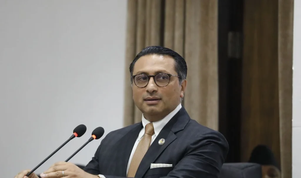 अर्थमन्त्री र पूर्वअर्थमन्त्रीबीच छलफल : बजेटमा आर्थिक सुधारदेखि खर्च कटौतीसम्मका सुझाव