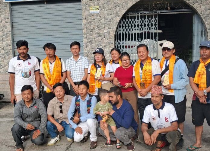 दार्चुलामा श्रमदानबाट झोलुङ्गे पुल निर्माण गरेर फर्केको टोलीलाई हेटौँडामा स्वागत