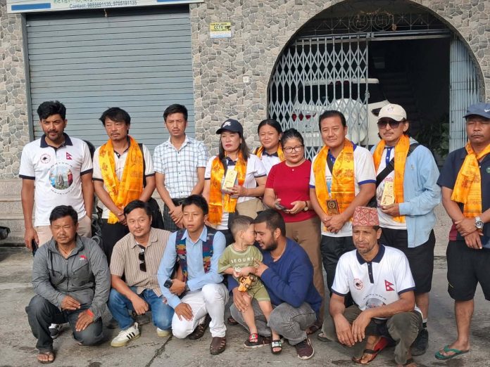 दार्चुलामा श्रमदानबाट झोलुङ्गे पुल निर्माण गरेर फर्केको टोलीलाई हेटौँडामा स्वागत