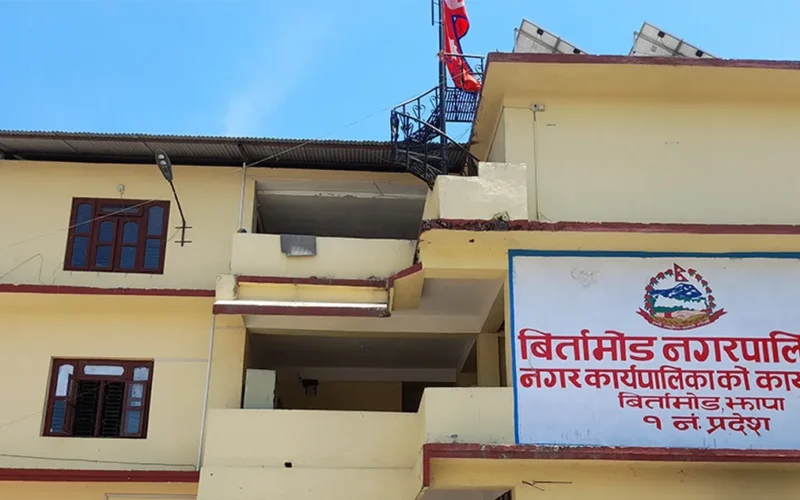 संरचना हटाउन बिर्तामोड नगरपालिकाको पुनः ताकेता
