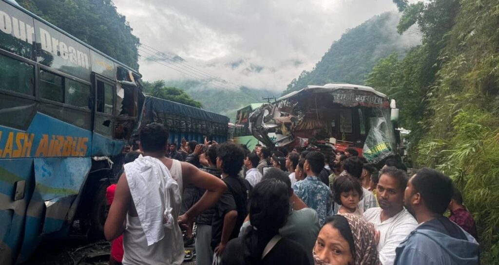 जलविरे दुर्घटनापछि अवरुद्ध नारायणगढ-मुग्लिन सडक खुल्यो, ३३ जना घाइते