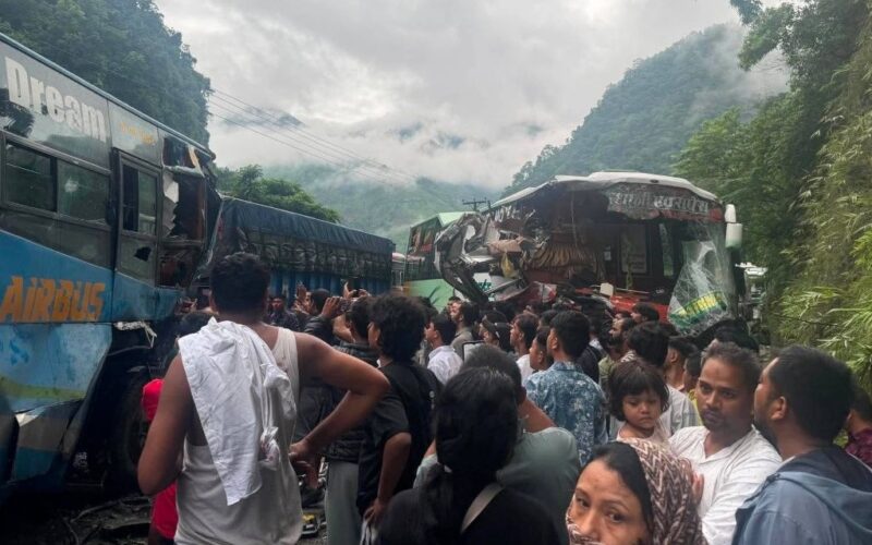 जलविरे दुर्घटनापछि अवरुद्ध नारायणगढ-मुग्लिन सडक खुल्यो, ३३ जना घाइते