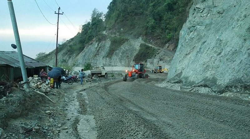 बाढीपहिरोका कारण देशका विभिन्न सडकखण्ड अवरुद्ध